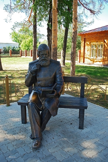 Памятник Бехтереву В. М.