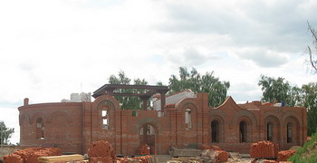 Строительство главного храма обители в честь Казанской иконы Божией Матери